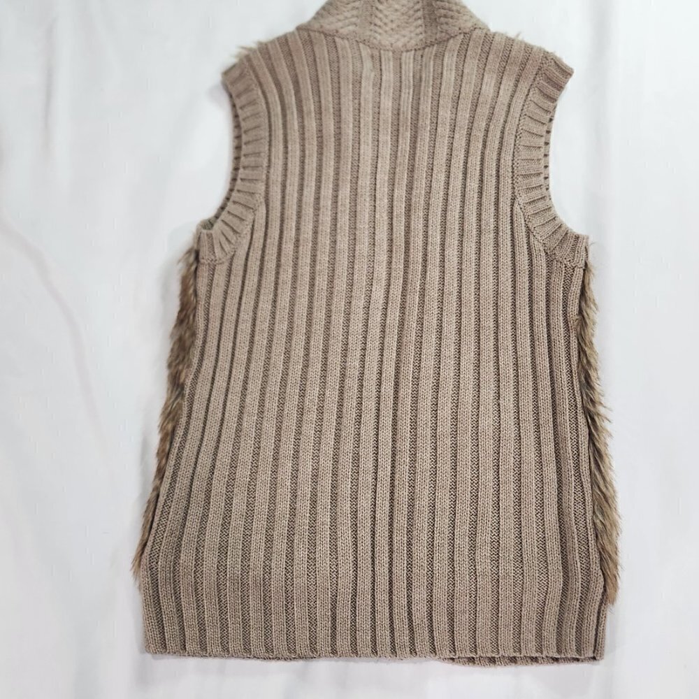 Fenn Wright Manson Taupe Cable Knit Faux Fur Vest Wool Alpaca Blend
Lot H - Picture 6 of 6